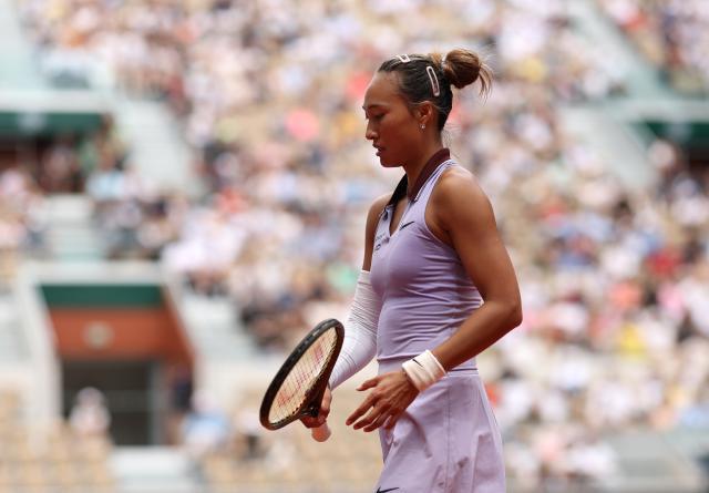 开云体育下载-越来越会打硬仗！郑钦文首进法网八强静候强敌