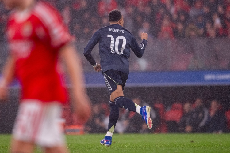 开云体育下载-太阳报：姆巴佩在西班牙一家社区驾校考驾照，教练是马竞球迷