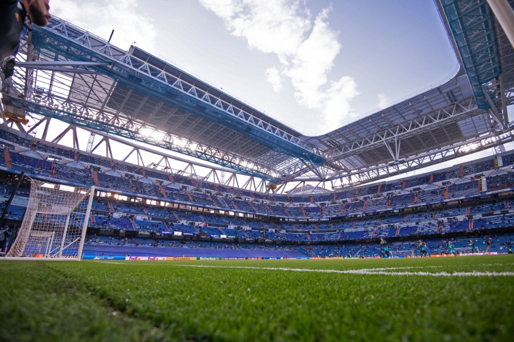 开云体育-马卡：皇马vs曼城观众76076人，是伯纳乌翻新后欧战最低上座人数