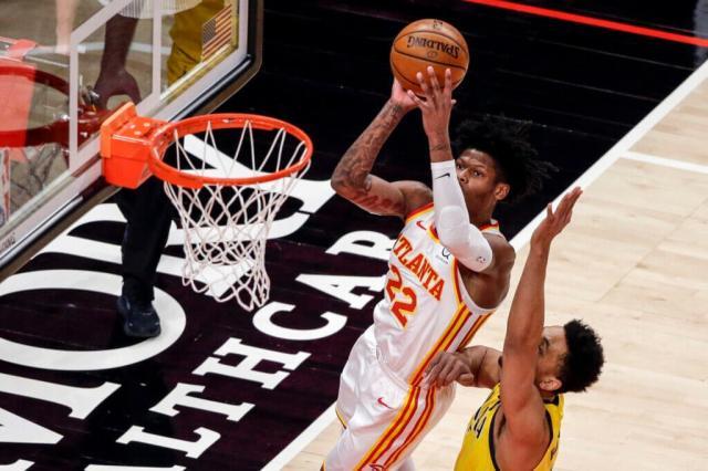 开云官网-老鹰球迷调查：球队应该全力交易第三位球星吗？