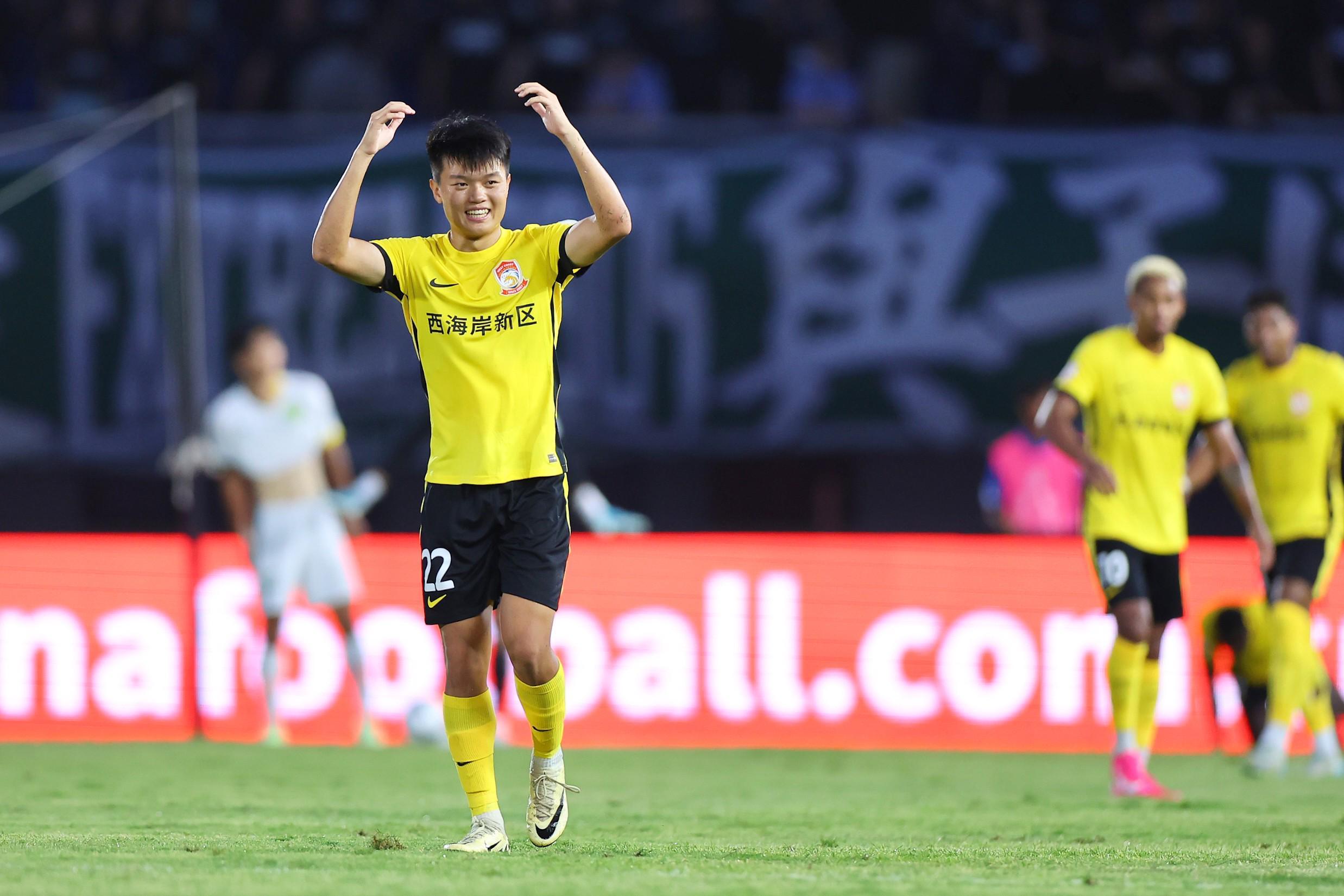 开云体育-德转：杨希转会上海海港的转会费为143万欧元