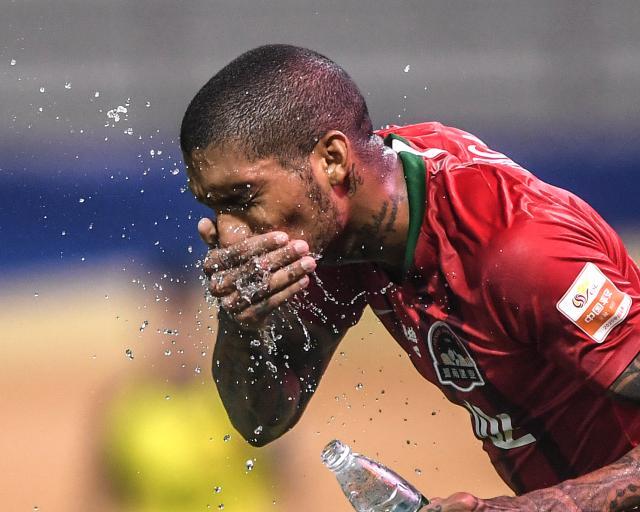 【中超】卡兰加头槌陈蒲破门 10人河南2比0青岛首胜